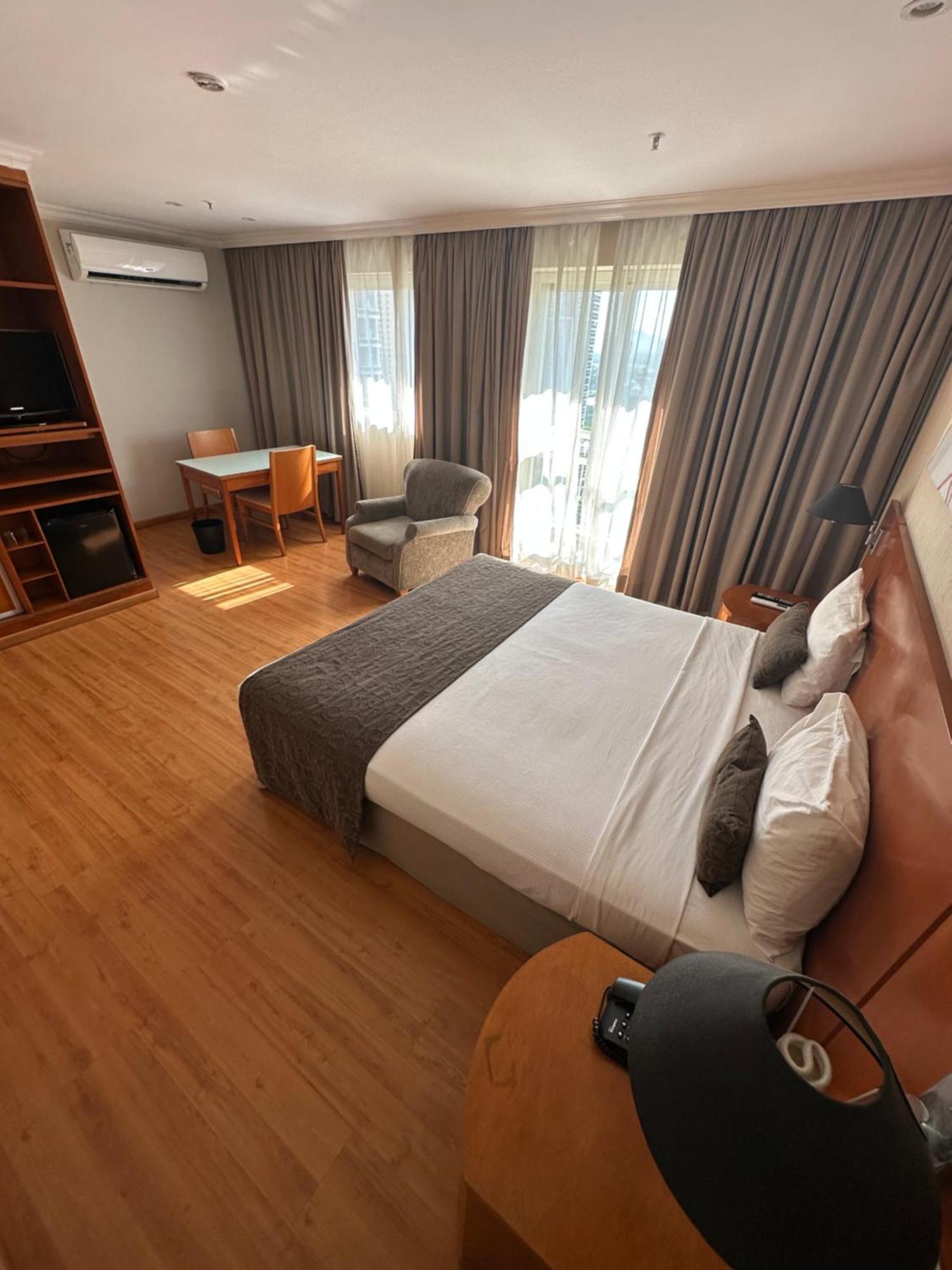 Flat Com Vista Panoramica -15- Na Barra Da Tijuca - Estacionamento Gratuito - Frigobar - Ar Condicionado - Piscina - Academia - Balsa Para Praia Gratis - Varanda - Vista Parcial Mar E Lagoa Rio de Janeiro Ngoại thất bức ảnh