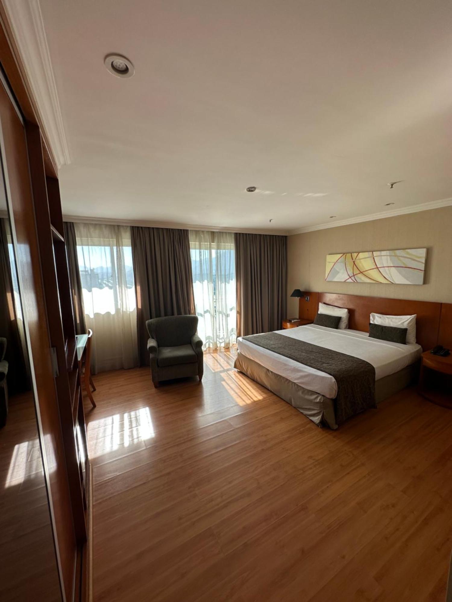 Flat Com Vista Panoramica -15- Na Barra Da Tijuca - Estacionamento Gratuito - Frigobar - Ar Condicionado - Piscina - Academia - Balsa Para Praia Gratis - Varanda - Vista Parcial Mar E Lagoa Rio de Janeiro Ngoại thất bức ảnh