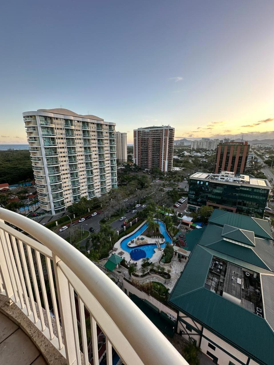 Flat Com Vista Panoramica -15- Na Barra Da Tijuca - Estacionamento Gratuito - Frigobar - Ar Condicionado - Piscina - Academia - Balsa Para Praia Gratis - Varanda - Vista Parcial Mar E Lagoa Rio de Janeiro Ngoại thất bức ảnh